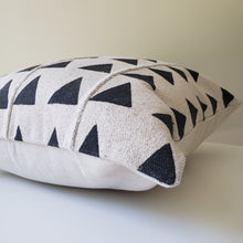 Load image into Gallery viewer, Triangle Block Printed Pillow