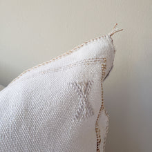 Load image into Gallery viewer, Dreamy White Cactus Silk Pillow