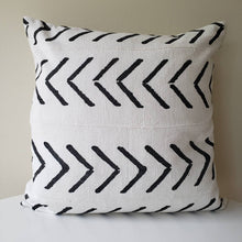 Load image into Gallery viewer, Tribal Block Printed Pillow