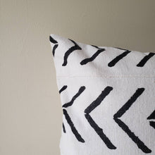 Load image into Gallery viewer, Tribal Block Printed Pillow